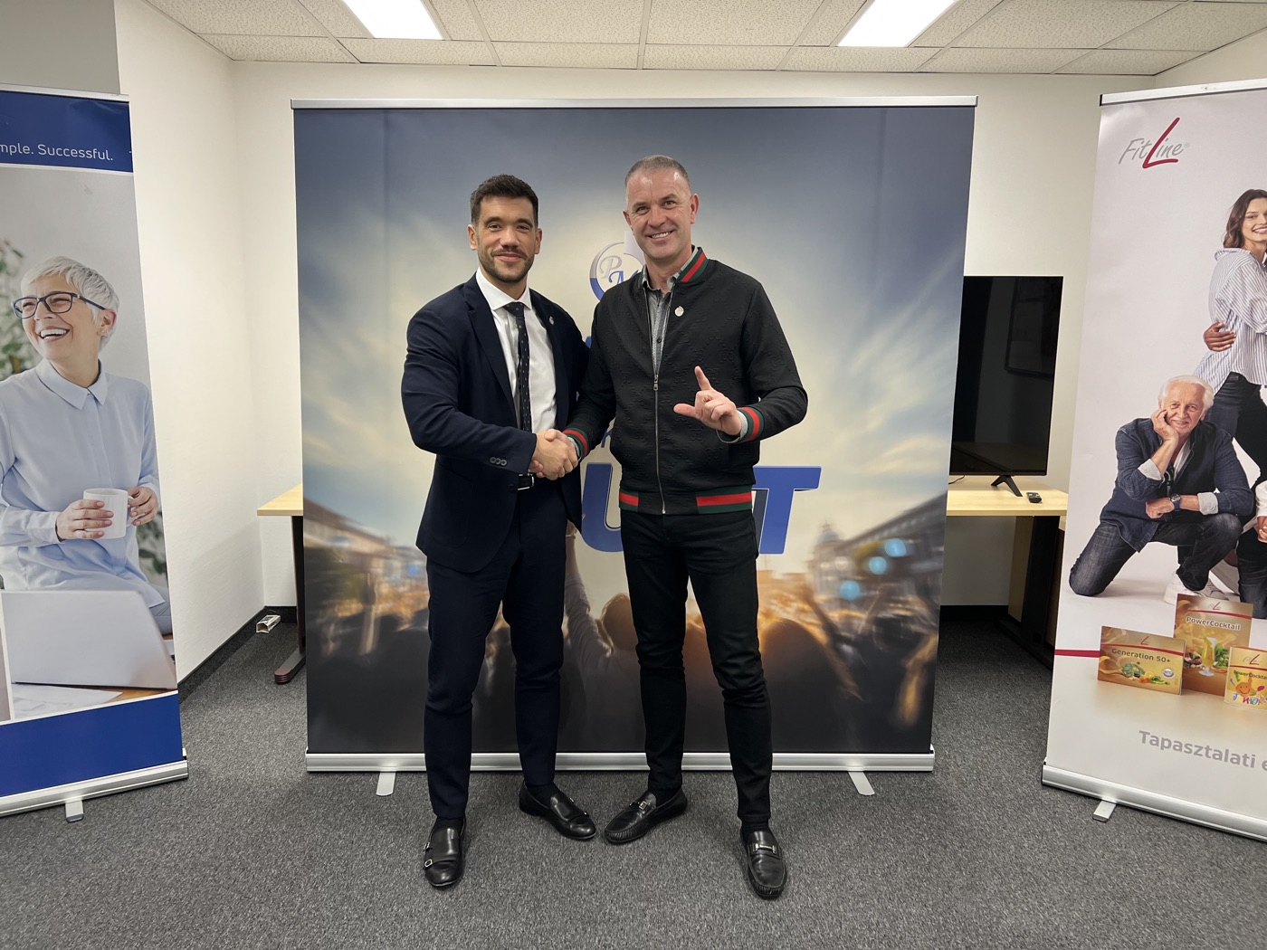 Ignáth András kézfogás partnerrel
