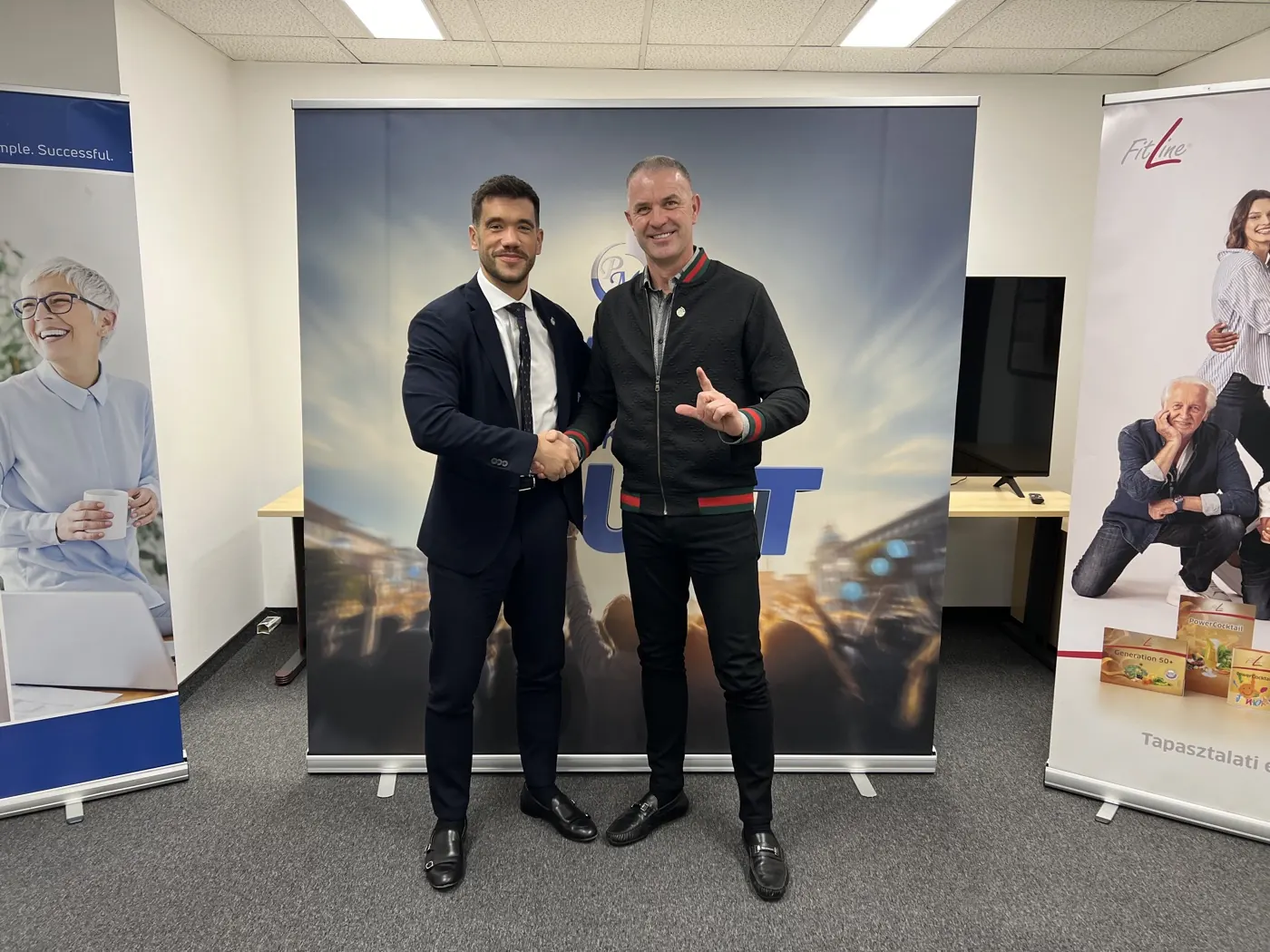 Ignáth András kézfogás partnerrel